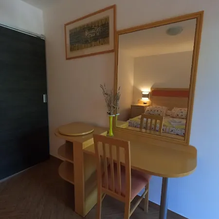 Apartmani Daniela Rab Town Buitenkant foto