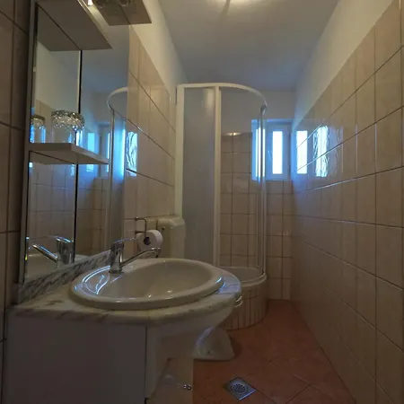Apartmani Daniela Rab Town Buitenkant foto